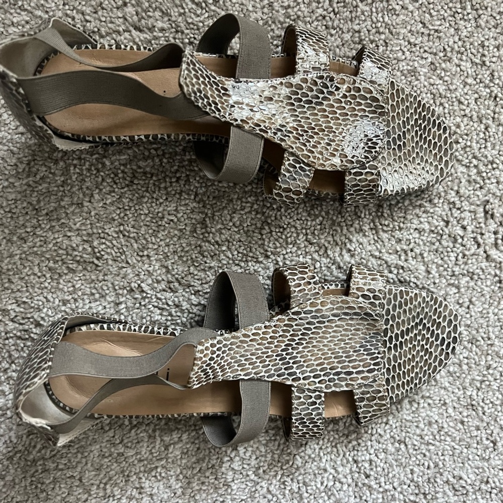 Van Eli sandal